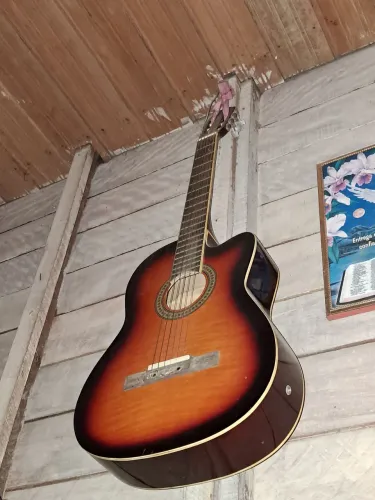 Violão semi novo
