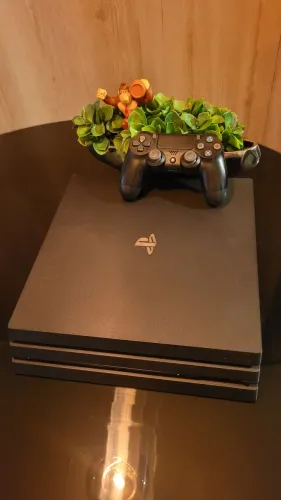 Vídeo game Playstation 4 modelo PRO (13.50 g0dh3n d3sbl0que4vel) (VERSÃO PREMIUM)