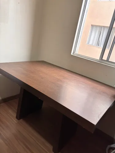 Mesa sem cadeira