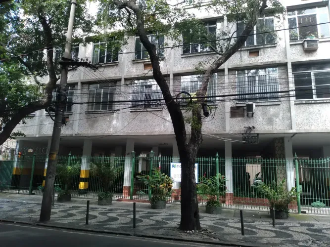Av. Paulo de Frontin, em frente a Faculdade Unicarioca e junto à Praça do Rio Comprido!!!