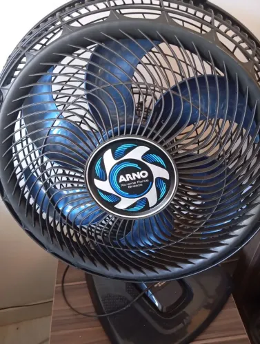 Ventilador Arno com motor de cobre de 40 centímetros, modelo Xtreme Force Breeze. Dou ga