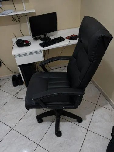 Cadeira inclinável de escritório preta