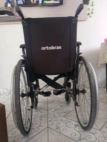 Cadeira de rodas ortobras cadeira nova com 10 duas de uso caidera nova confortável