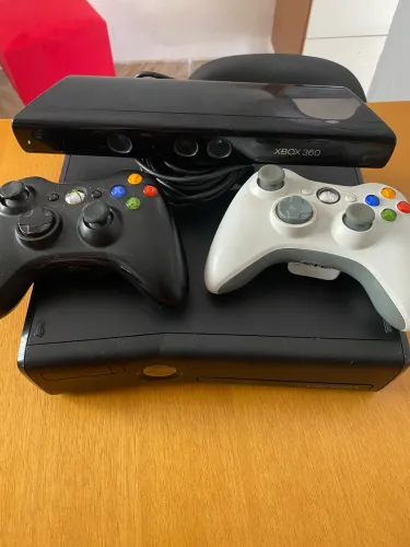 XBOX 360 DESTRAVADO COM KINCTE,  BARATO !!!