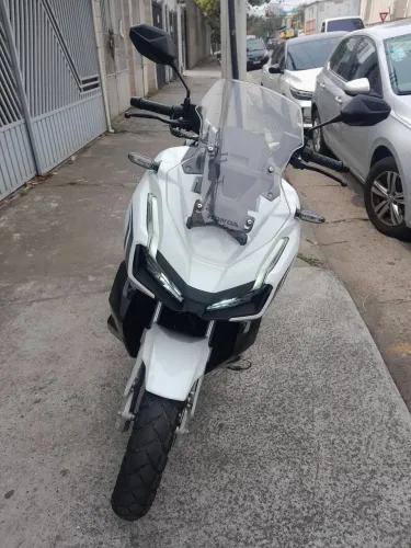 Honda adv 150 
