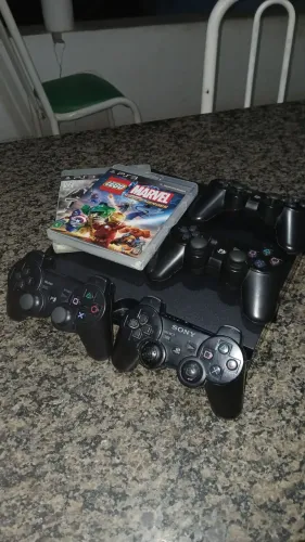 Ps3(PlayStation 3) desbloqueado,4 controles 1 original mais quebrado,2 jogos originais