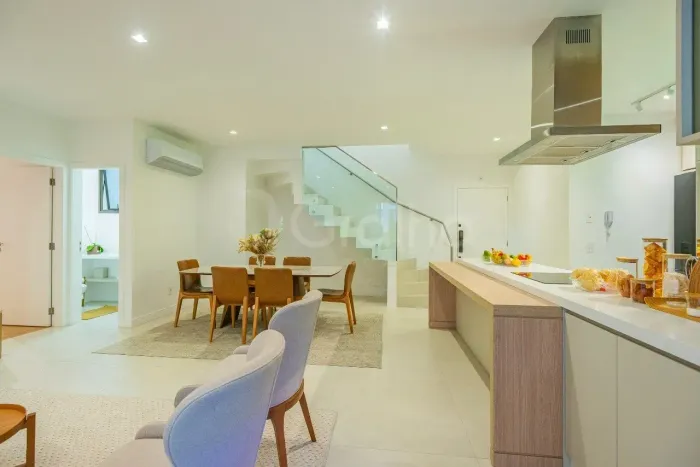 Imóvel para venda possui 185 metros quadrados com 4 quartos em Itacorubi - Florianópolis -