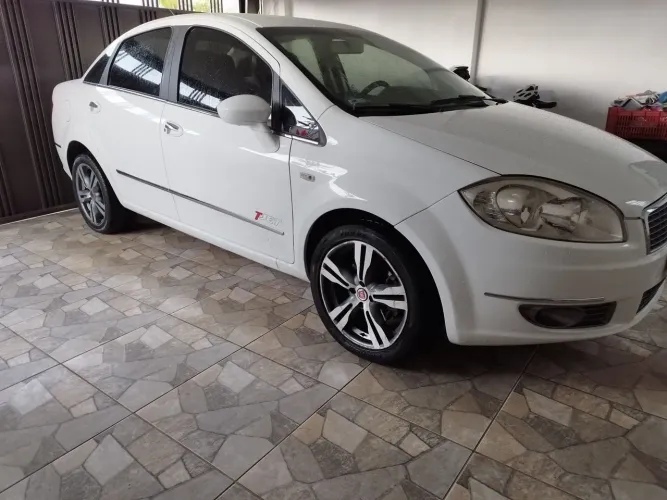 Fiat Linea Essence Dualogic 1.8 Flex 16V 4P 2012