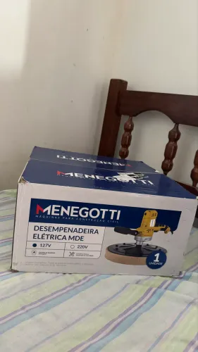 Desenpenaneira elétrica profissional Menegotti para reboco
