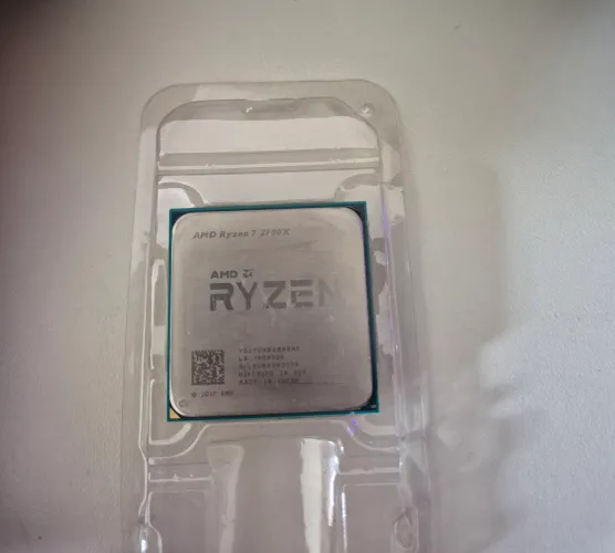 AMD RYZEN 7 2700X<br>