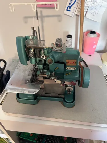 Máquina Overlock chinesinha