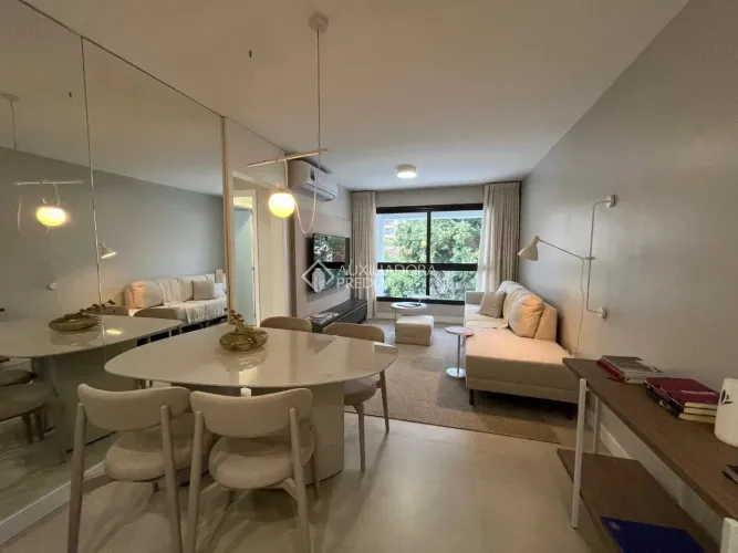 Imóvel para venda possui 67 metros quadrados com 2 quartos em Petrópolis - Porto Alegre - 