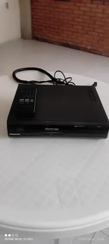 Videocassete e aparelho de DVD karaoke 
