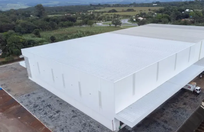 Galpão Cross Doking com 3812m² de área A.B.L. áreas comuns de 418m² em Condomínio Logístic