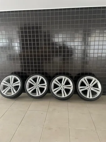 Rodas aro ?20? 5 furos 