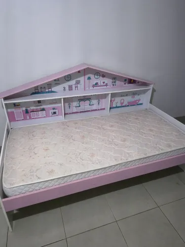 Cama Infantil com prateleira e Colchão - Menina