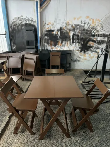 Kit mesa + 4 cadeiras dobráveis para restaurantes
