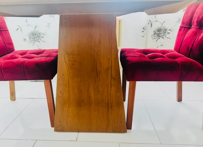 Mesa e aparador