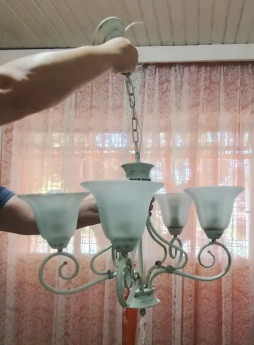 Lustre Starec Provençal Branco com 5 tulípas de vidro