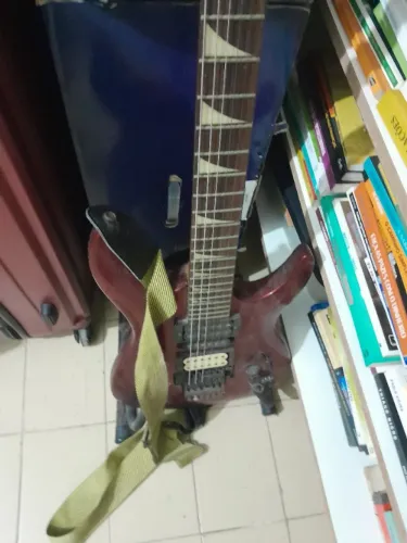 Guitarra Groovin com ponte Floyd Rose