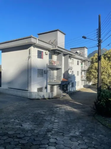 Apartamento com 2 quartos para alugar por R$ 1600.00, 55.00 m2 - VIEIRAS - JARAGUA DO SUL/