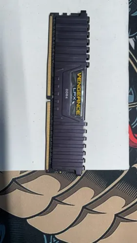 Memória Ram 8GB DDR4 CORSAIR VENGEANCE - ÓTIMO ESTADO