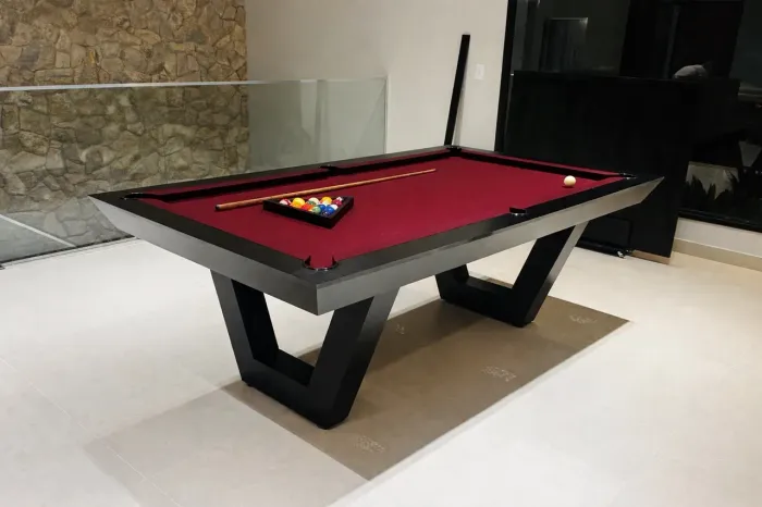Mesas de sinuca e jantar de alto padrão