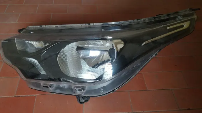 Vendo este farol da Strada sem LED lado do motorista original