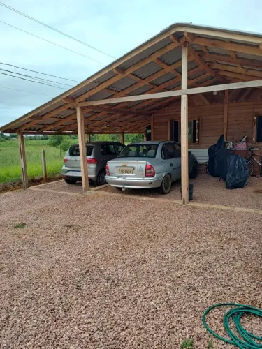 Casa de madeira em exelente estado a 200 metros do asfalto