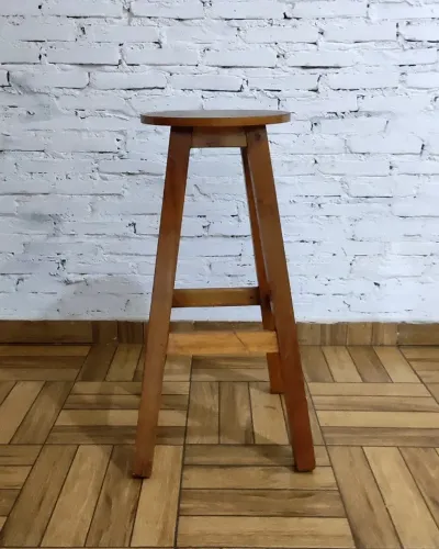 Tamborete (banqueta de madeira) | 1 unidade - Básico, rústico e resistente!