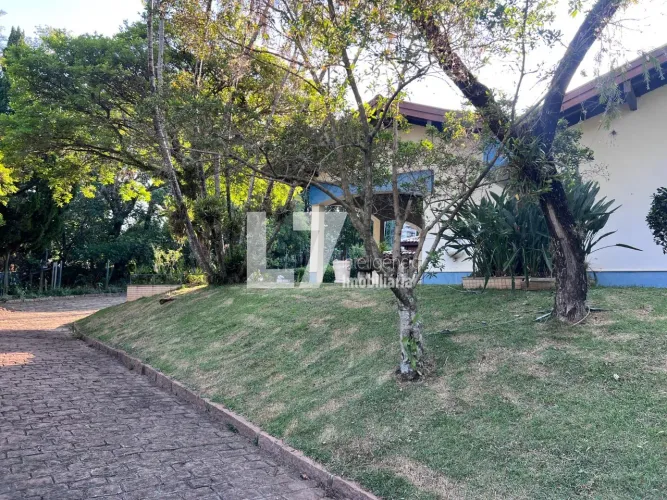 Chácara com 4 suítes em Vinhedo para venda ou locação com ampla área de lazer