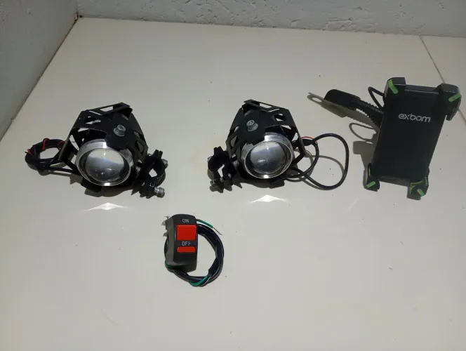 Farol Auxiliar e suporte USB p/ celular