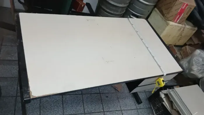 Mesa de Escritório com Gaveteiro (Para Restauro/Uso)