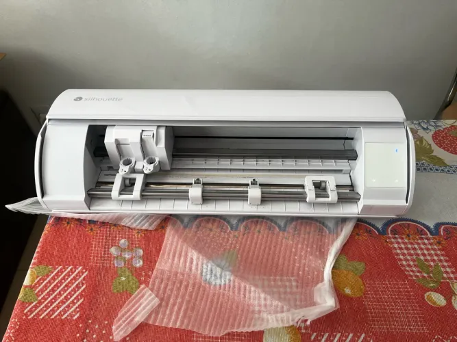 Silhouette cameo 5