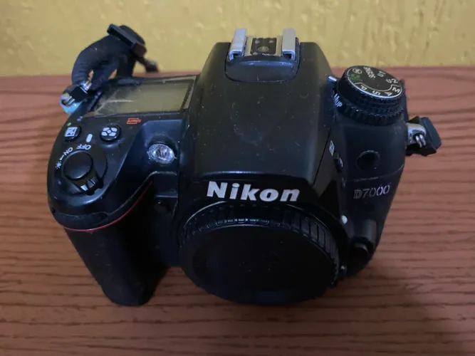 NIKON D7000