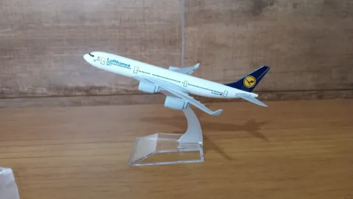 AVIÕES MINIATURA LUFTHANSA - 16cm diecast. COLECIONE