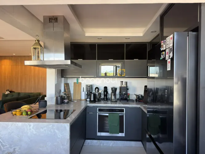 Brognoli Vende Apartamento com 3 quartos sendo 1 suíte em Coqueiros - Florianópolis.