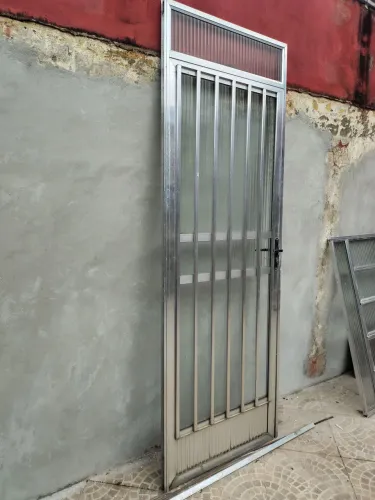 Janela e porta de alumínio - Usada