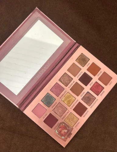Paleta 18 Sombras Huda Moji