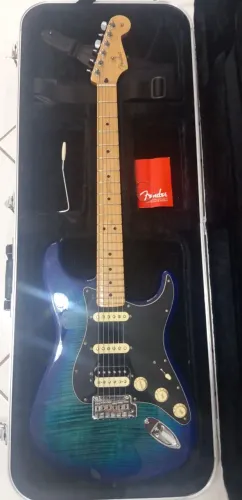 Guitarra Fender Player Plus Top Blueburst - o suprassumo MIM 