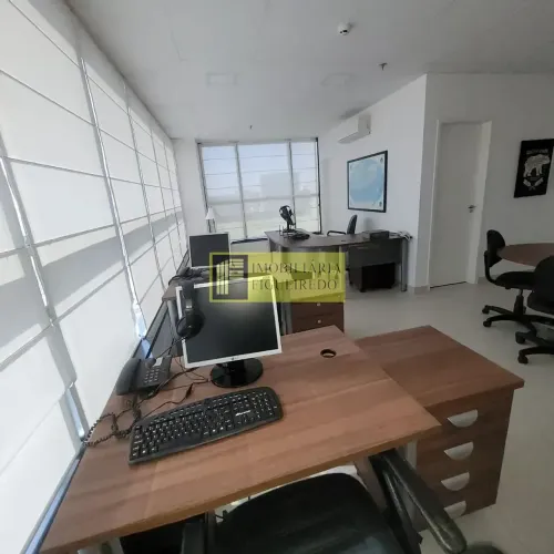 Sala comercial na Zona Sul mobiliada para locação, Jaridm Maracana com 02 banheiros.