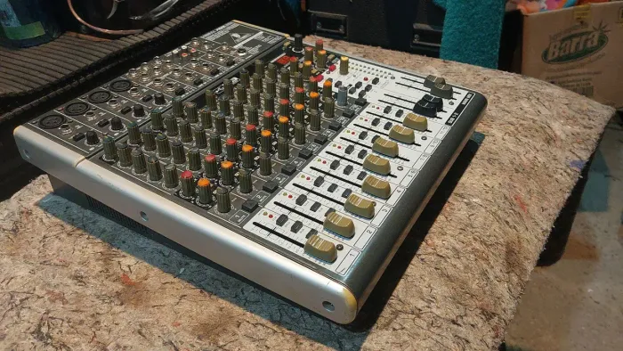 Mesa de som Behringer Xenyx X-1622