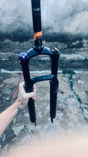 Vendo suspensão de regulagem de aro 29 absolute