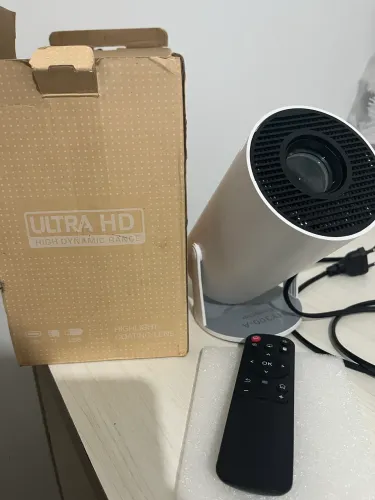 Projetor HY300-A - Ultra HD | HDMI e USB | Com Controle
