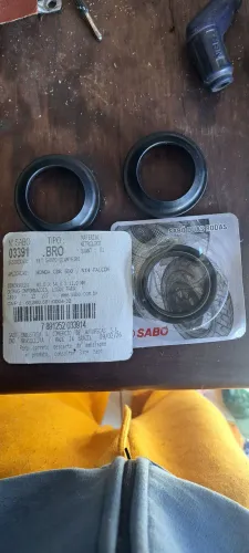 Retentor de bengala CBR600 / NX4 FALCON
