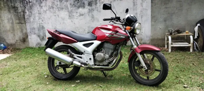 Somente a vista, moto top de pilotar!