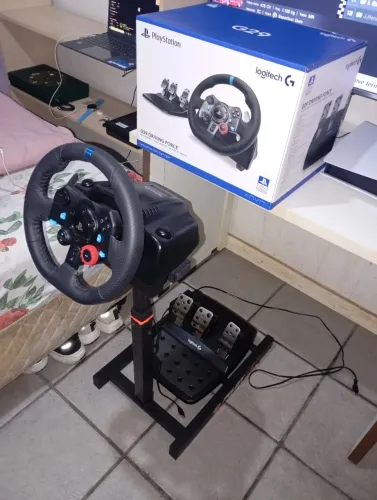 Volante Logitech G29 Driving Force para PS3/PS4/PS5/PC (vai com suporte mostrado na foto)