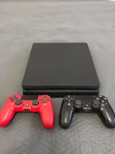 Vende-se PS4 SLIM 1TB! Console nunca foi aberto!!