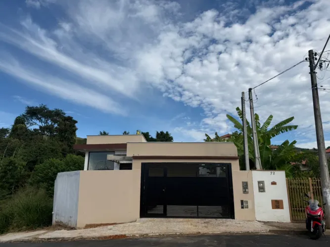 Casa novíssima, alto padrão, 3 suítes, espaço gourmet integrado,