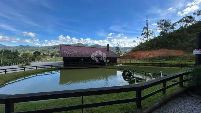 Sítio rural no bairro Santa Bárbara, em Antônio Carlos - SC